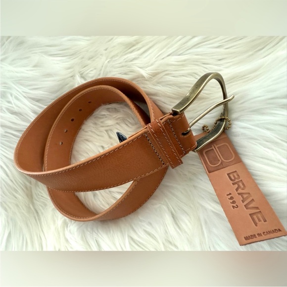 Classic Tan Leather Belt with Gold Buckle - Picture 2 of 3
